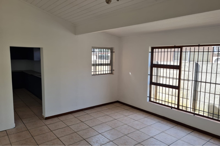 5 Bedroom Property for Sale in Windsor Park Western Cape